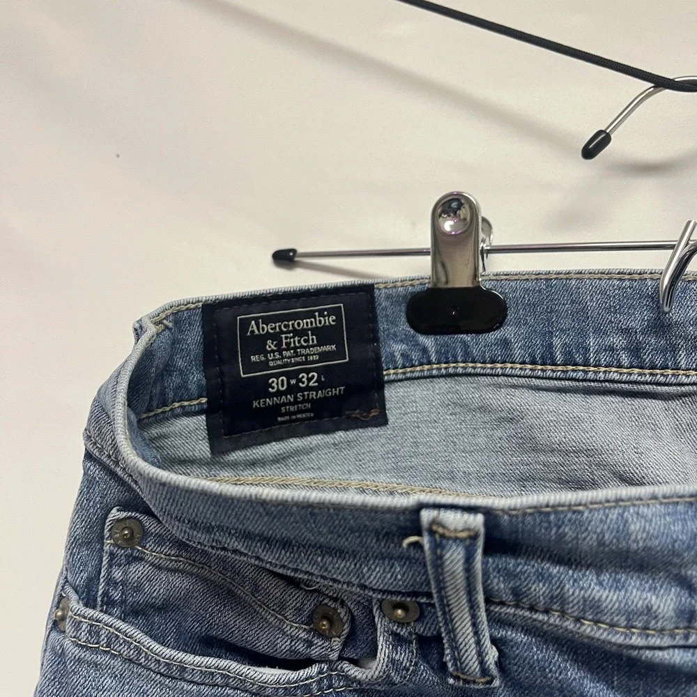 Abercrombie & Fitch Men's Medium Wash Blue Jeans 30W 32L Kennan Straight